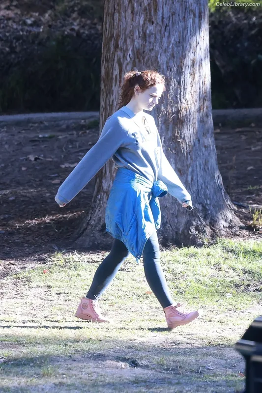 Joey King photo 17 of 1505