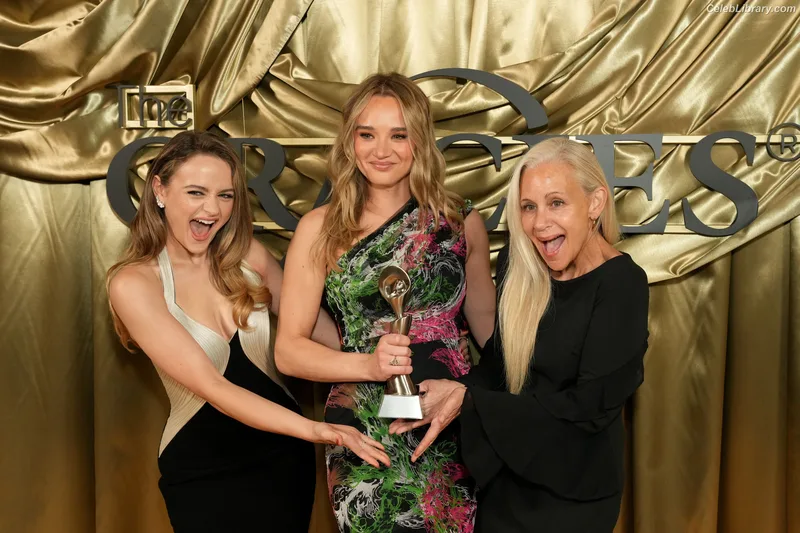 Joey King photo 3 of 1505