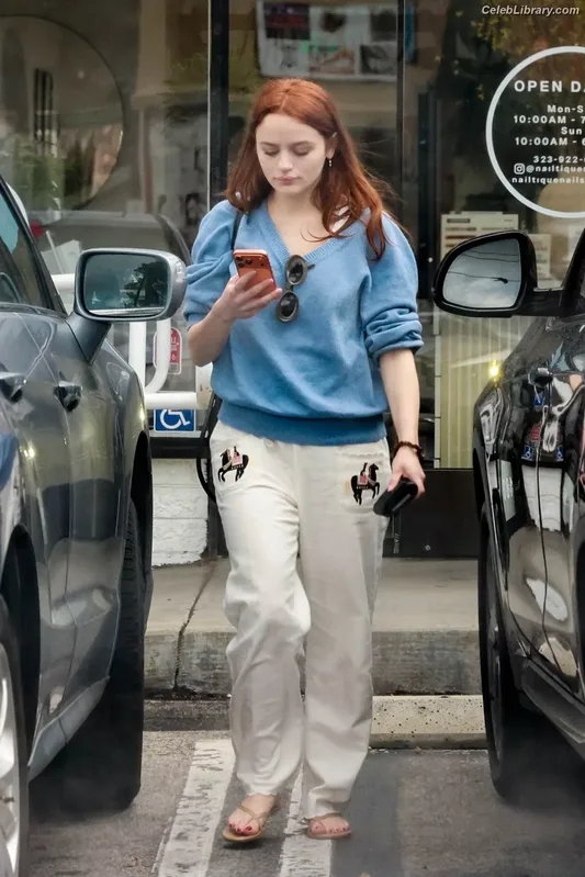 Joey King photo 5 of 1505