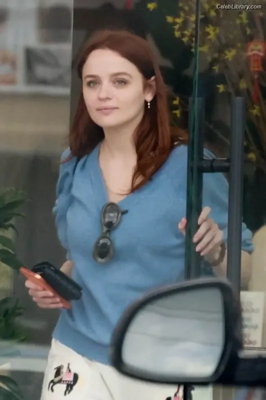 Joey King photo 19 of 1505