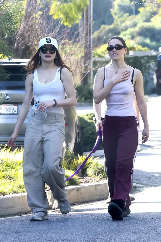 Joey King photo 3 of 1505