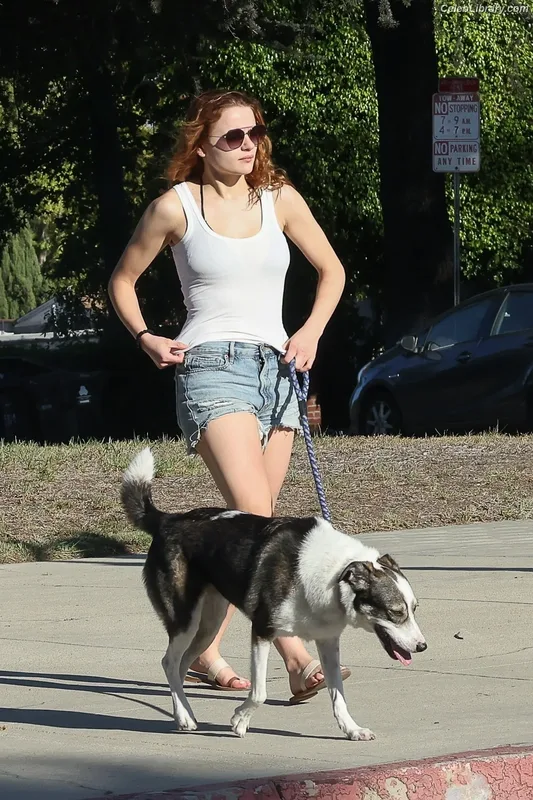 Joey King photo 4 of 1505