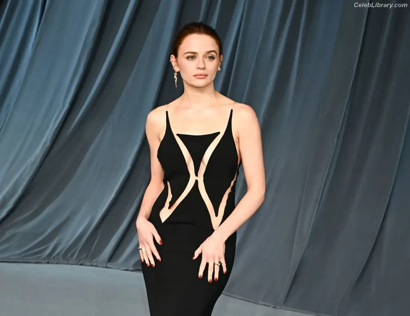 Joey King photo 16 of 1505