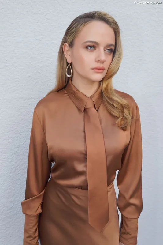 Joey King photo 23 of 1505