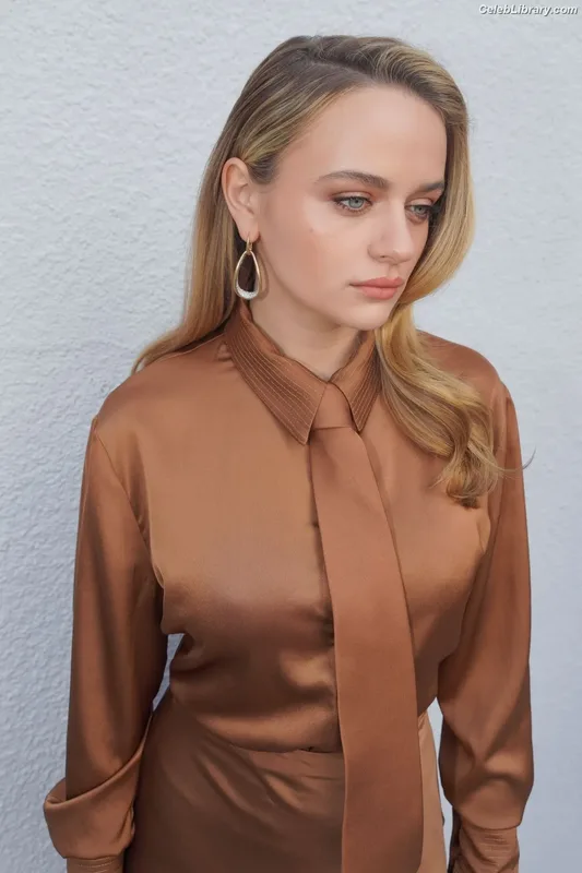 Joey King photo 2 of 1505