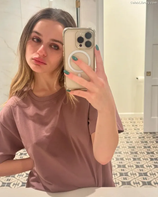 Joey King photo 6 of 1505