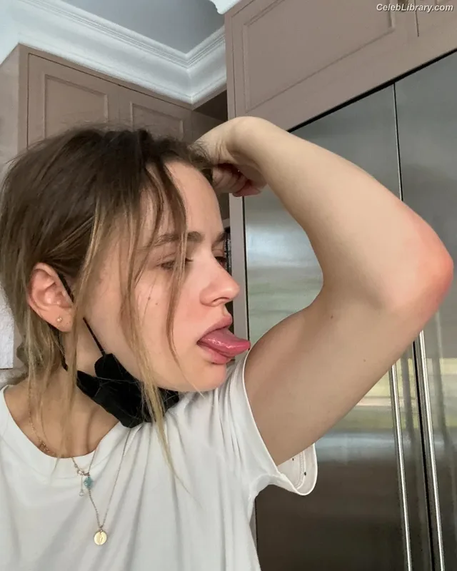 Joey King photo 9 of 1505