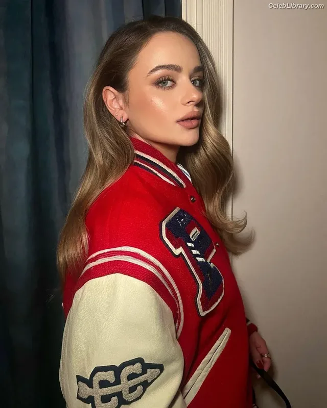 Joey King photo 22 of 1505