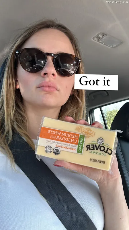 Joey King photo 24 of 1505