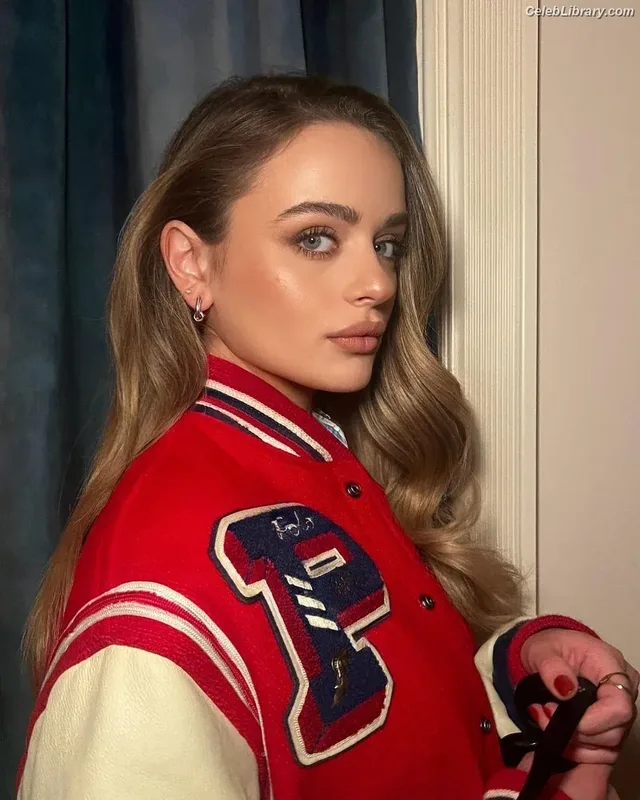 Joey King photo 22 of 1505