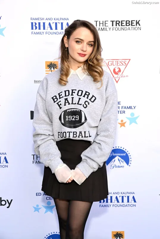 Joey King photo 24 of 1505