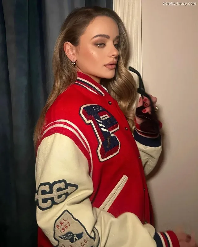 Joey King photo 1 of 1505