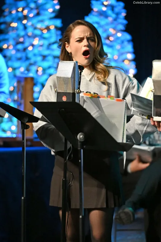 Joey King photo 8 of 1505