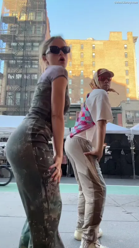 Joey King photo 5 of 1505