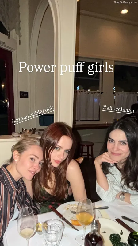 Joey King photo 22 of 1505