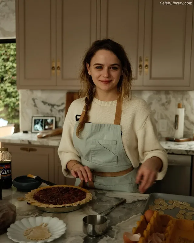 Joey King photo 3 of 1505