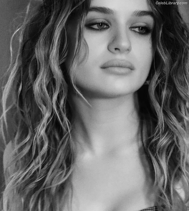 Joey King photo 8 of 1505