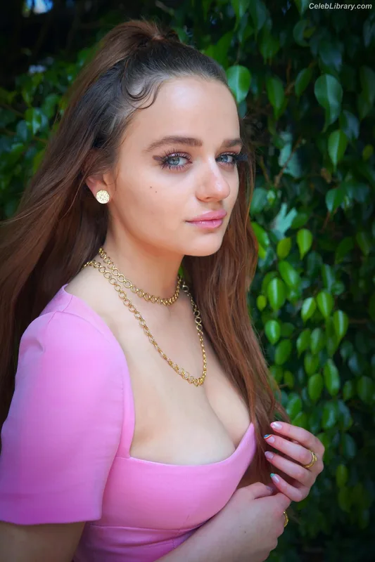 Joey King photo 14 of 1505