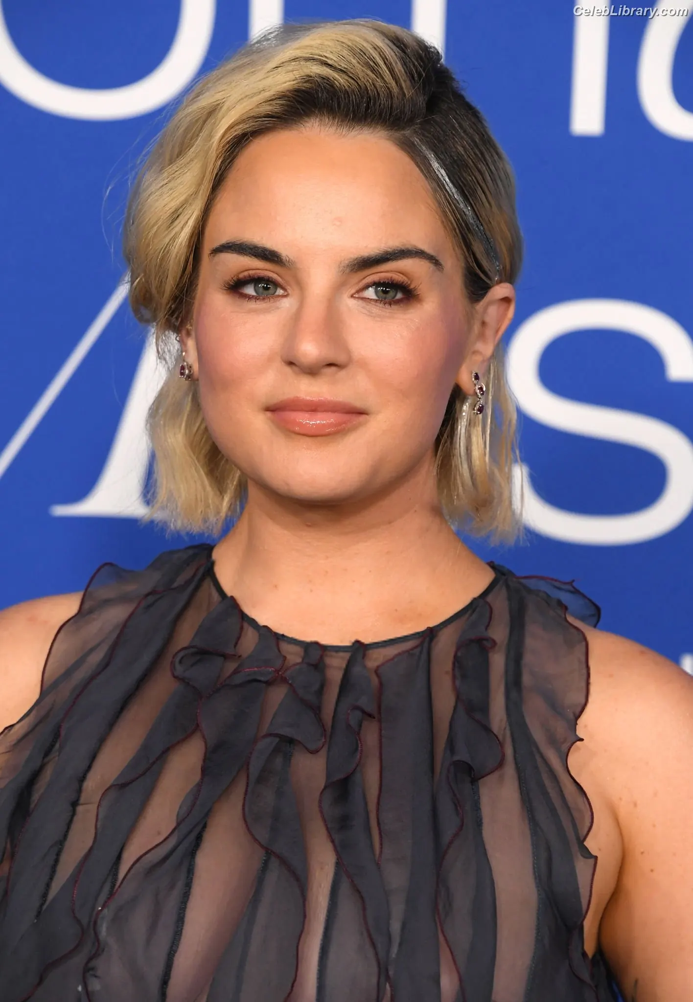 Jojo Levesque photo 1 of 403