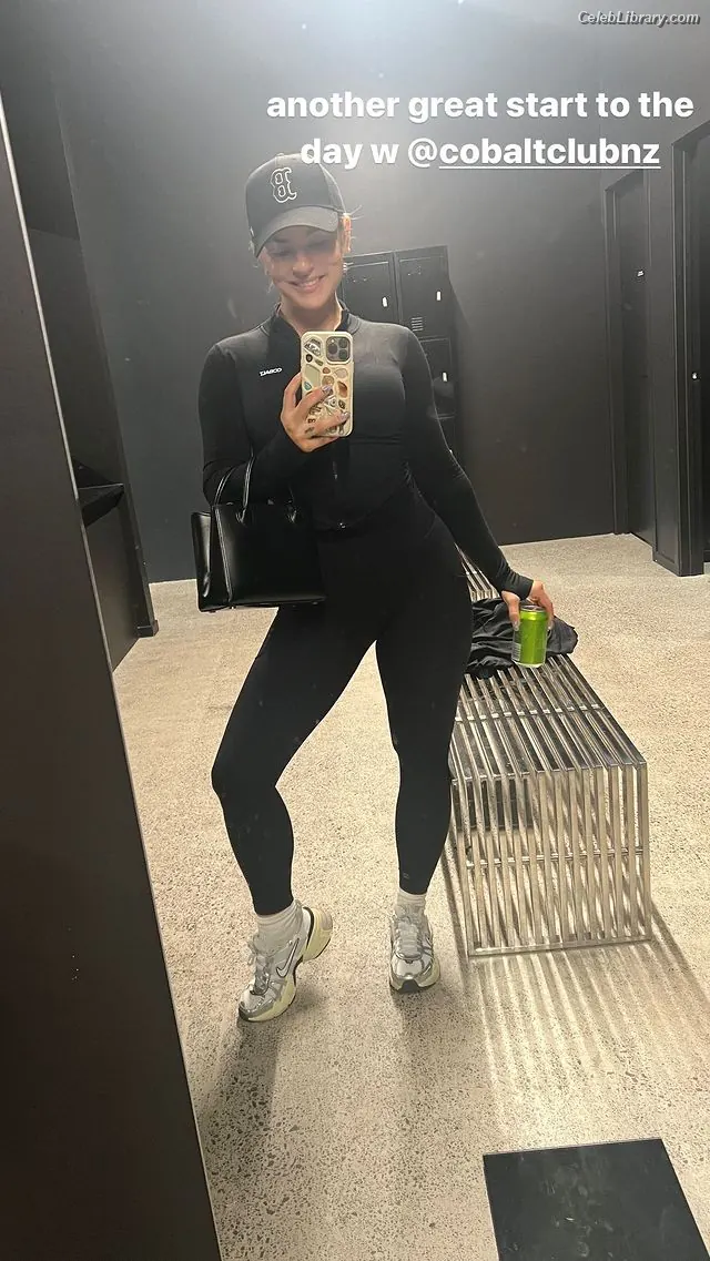 Jojo Levesque photo 1 of 403