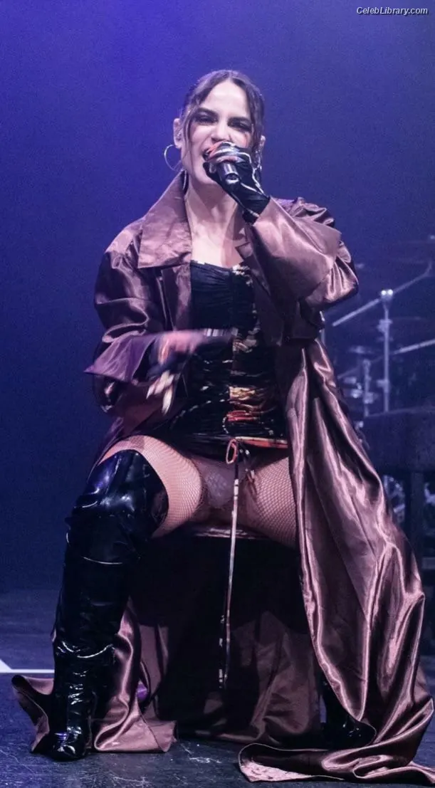 Jojo Levesque photo 19 of 403