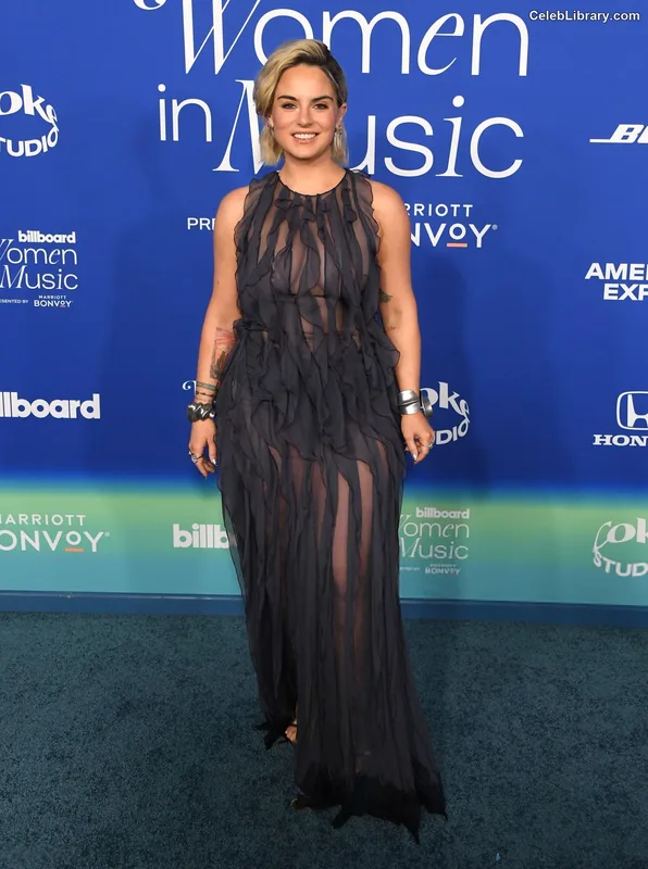 Jojo Levesque photo 19 of 400