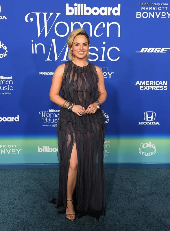 Jojo Levesque photo 23 of 400
