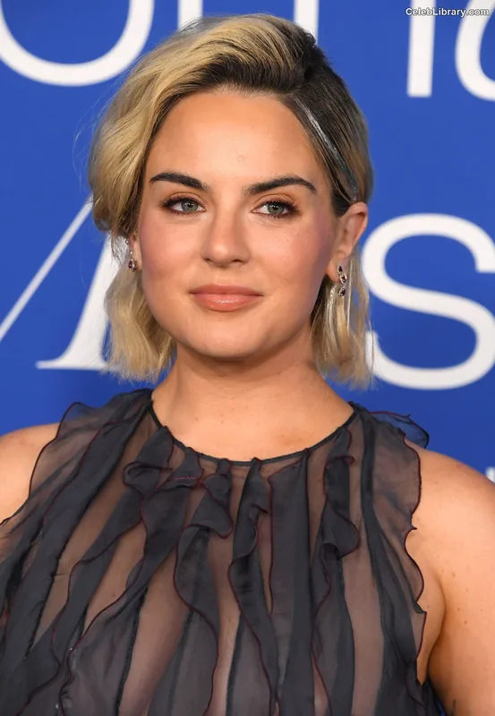 Jojo Levesque photo 1 of 400