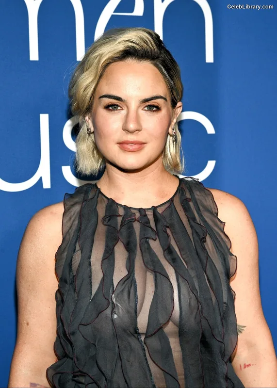 Jojo Levesque photo 14 of 400