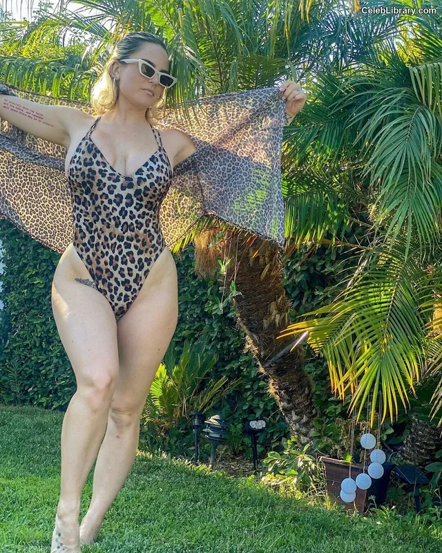 Jojo Levesque photo 16 of 400
