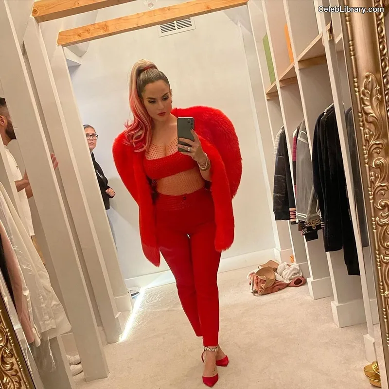 Jojo Levesque photo 22 of 400