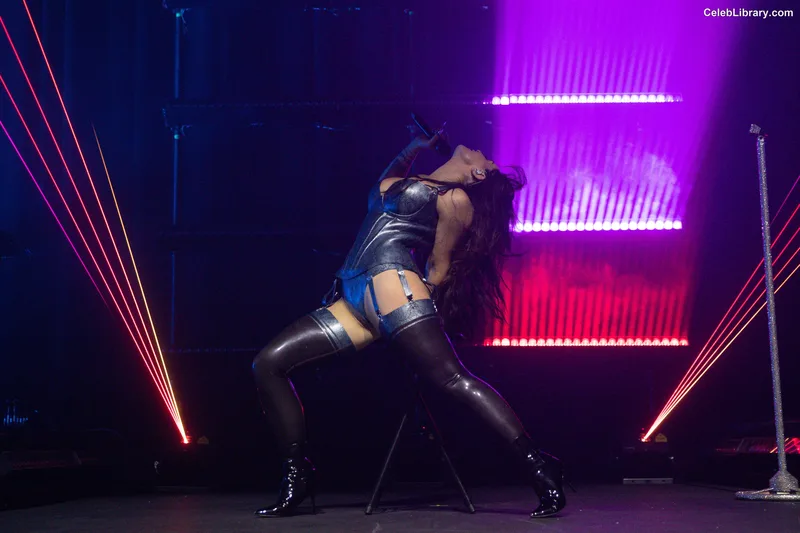 Jojo Levesque photo 11 of 400