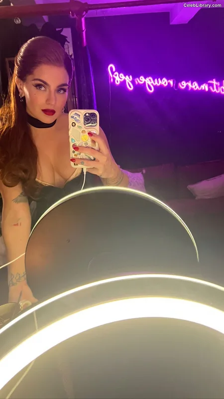 Jojo Levesque photo 7 of 400