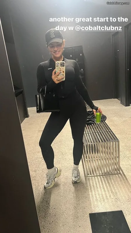 Jojo Levesque photo 23 of 400