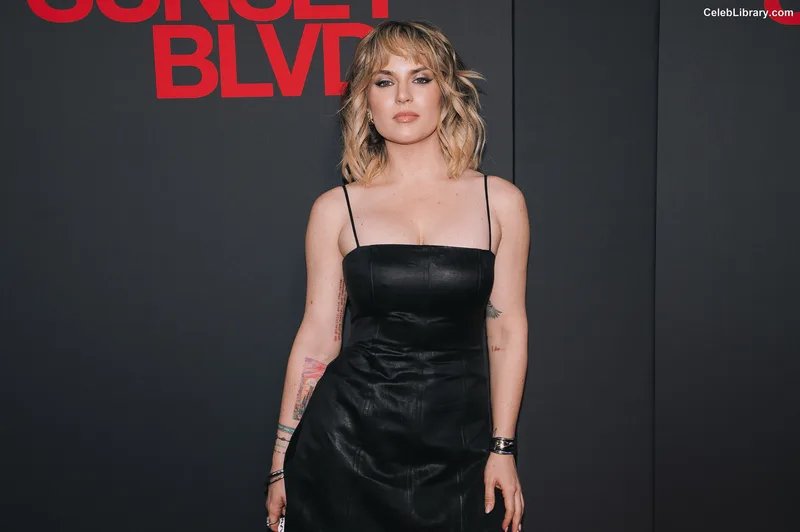 Jojo Levesque photo 8 of 400