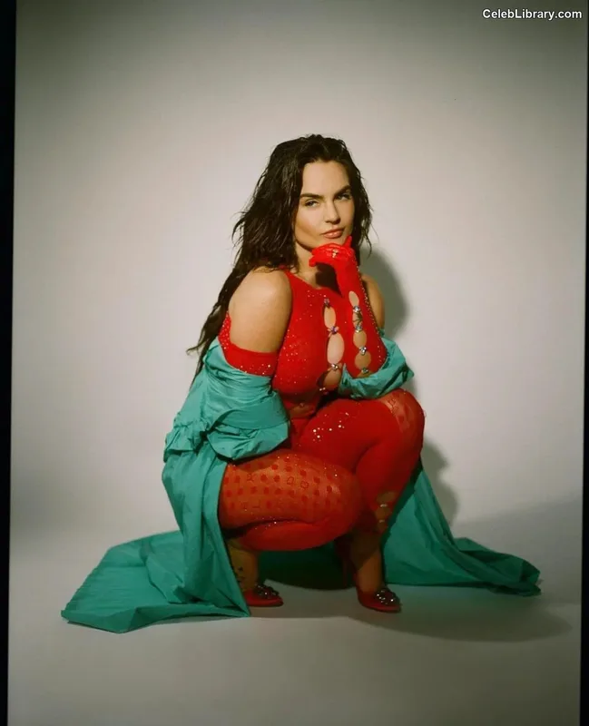 Jojo Levesque photo 14 of 400