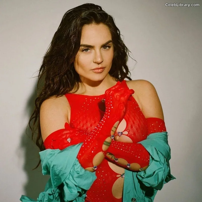 Jojo Levesque photo 18 of 400