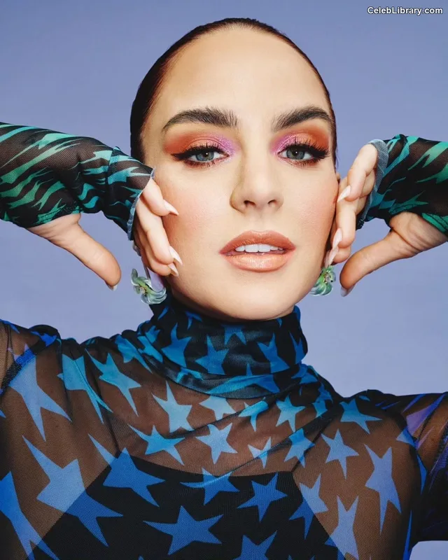 Jojo Levesque photo 12 of 400