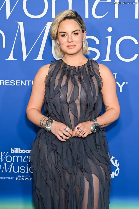 Jojo Levesque photo 23 of 400