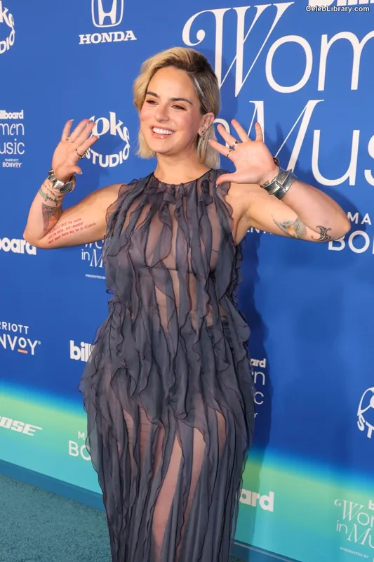 Jojo Levesque photo 9 of 400