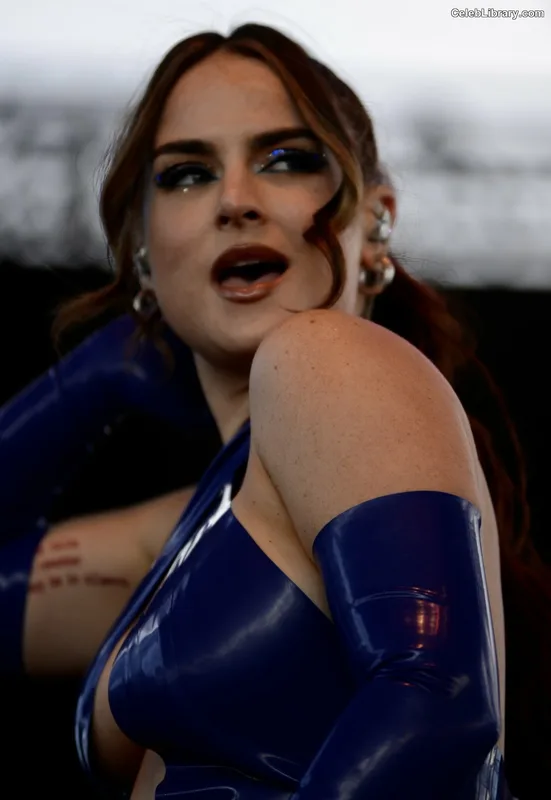 Jojo Levesque photo 23 of 400