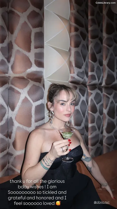 Jojo Levesque photo 19 of 400