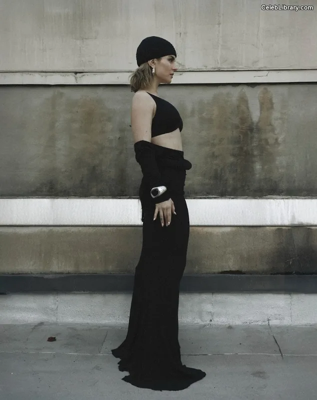 Jojo Levesque photo 24 of 400
