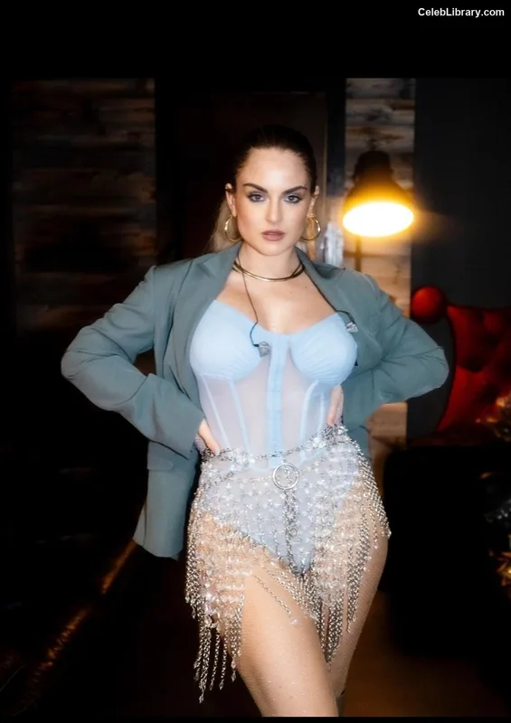 Jojo Levesque photo 5 of 400