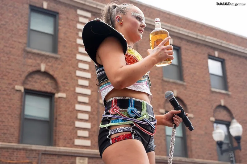 Jojo Siwa photo 3 of 274