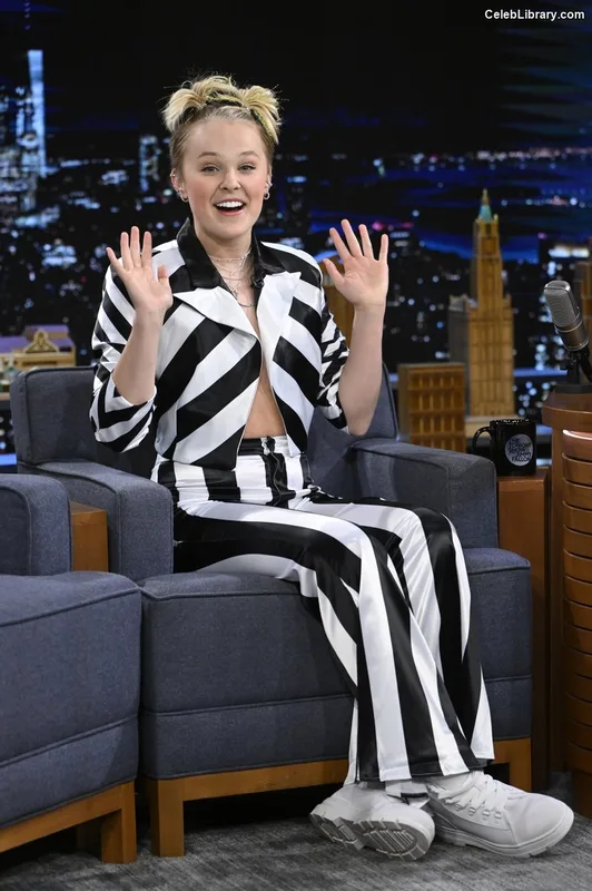 Jojo Siwa photo 7 of 274