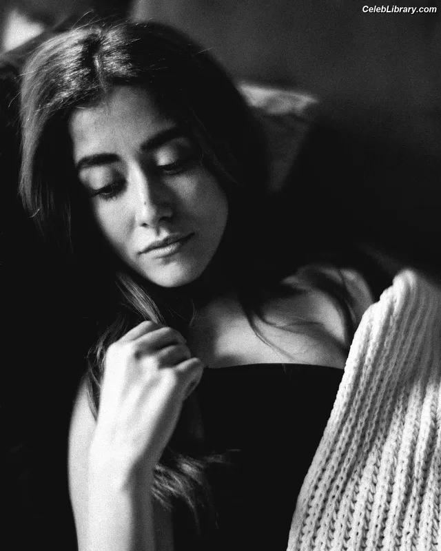 Jonita Gandhi photo 6 of 14