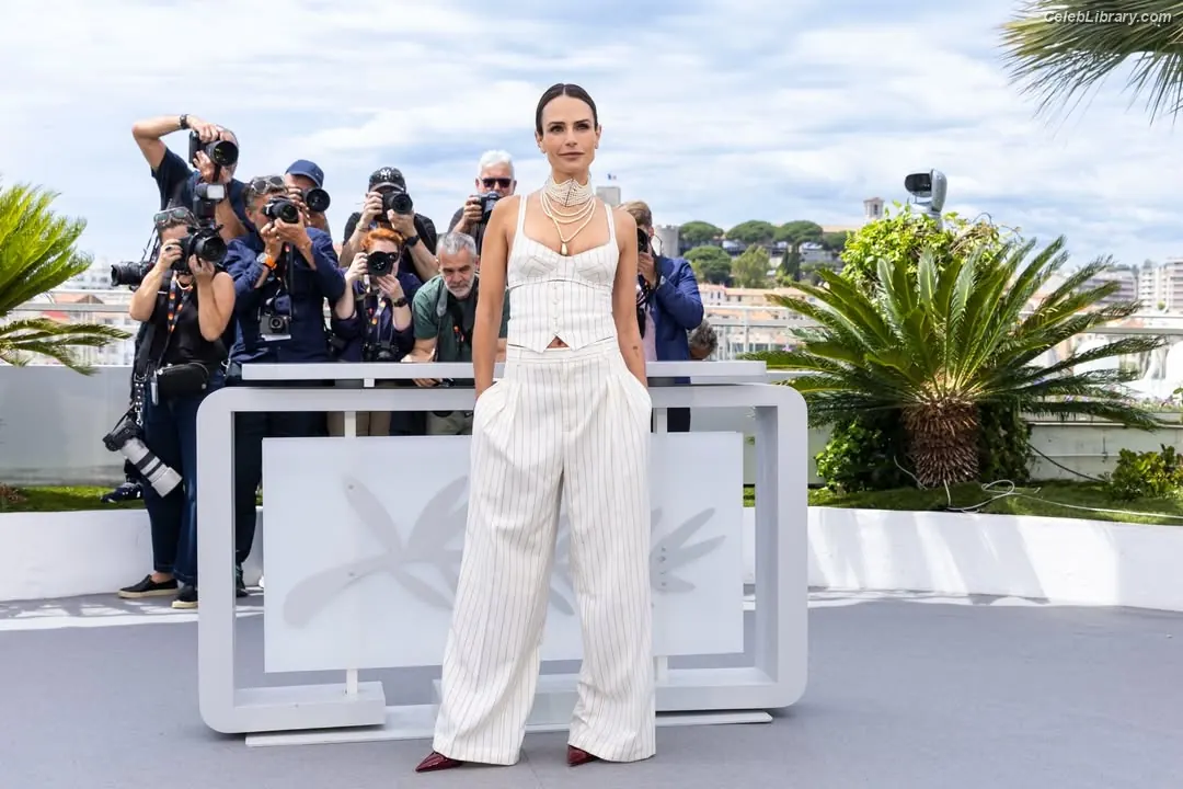 Jordana Brewster photo 3 of 372
