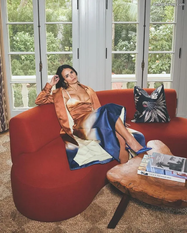 Jordana Brewster photo 3 of 373