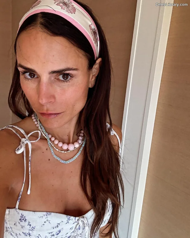 Jordana Brewster photo 9 of 373